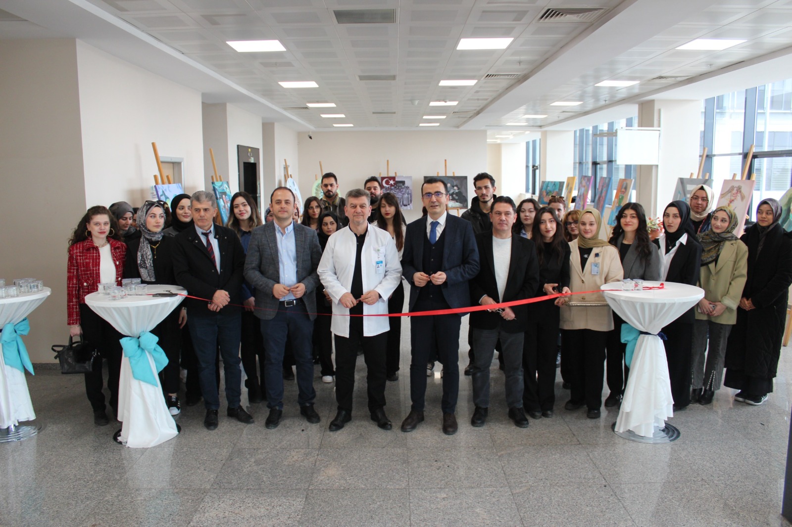 SANAT VE TIBBI BULUŞTURAN RESİM SERGİSİ