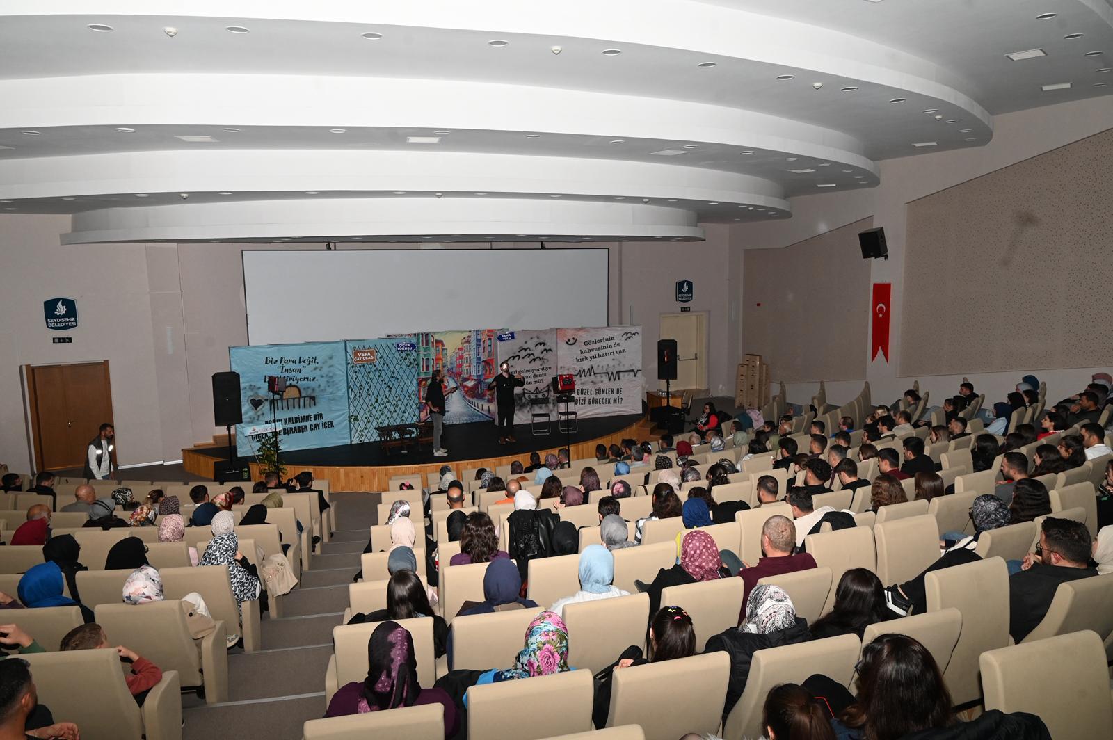 “AYNALAR” SEYDİŞEHİR’DE SAHNELENDİ 