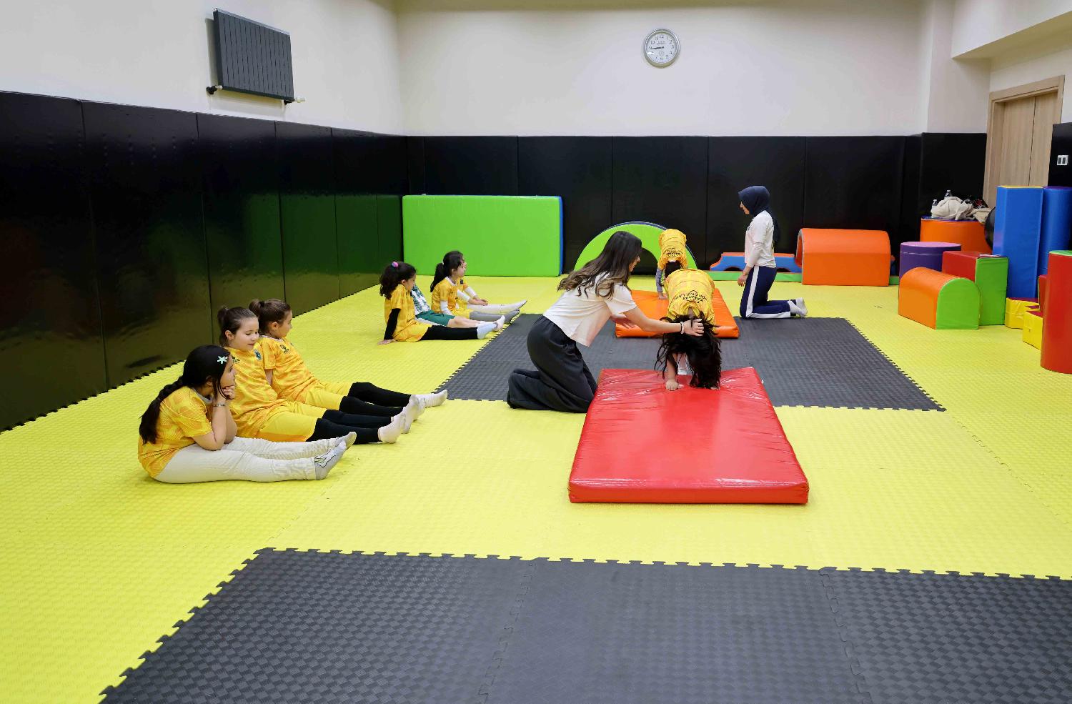 1600 ÖĞRENCİ HAFTA SONLARINI SPORLA GEÇİRİYOR