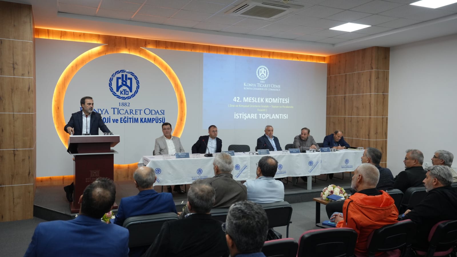  KTO’DA ZİRAİ VE KİMYASAL ÜRÜNLERİN İMALATI İLE  MATBAACILIK VE BASIM HİZMETLERİ SEKTÖRLERİ KONUŞULDU