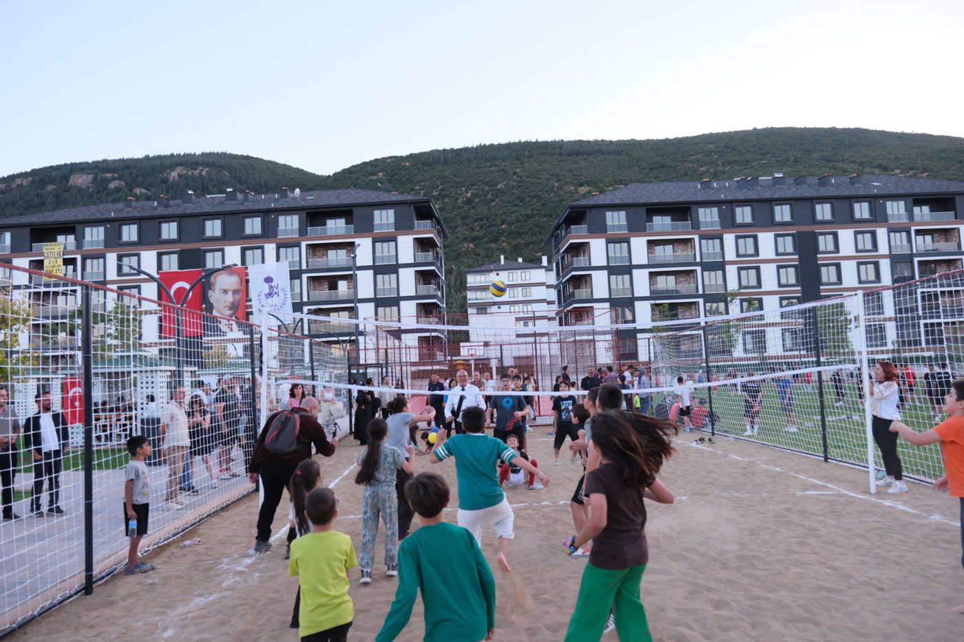 Akşehir’in Yeni Buluşma Noktası: 10 Bin Metrekarelik ‘Genç Park’ Hizmete Açıldı