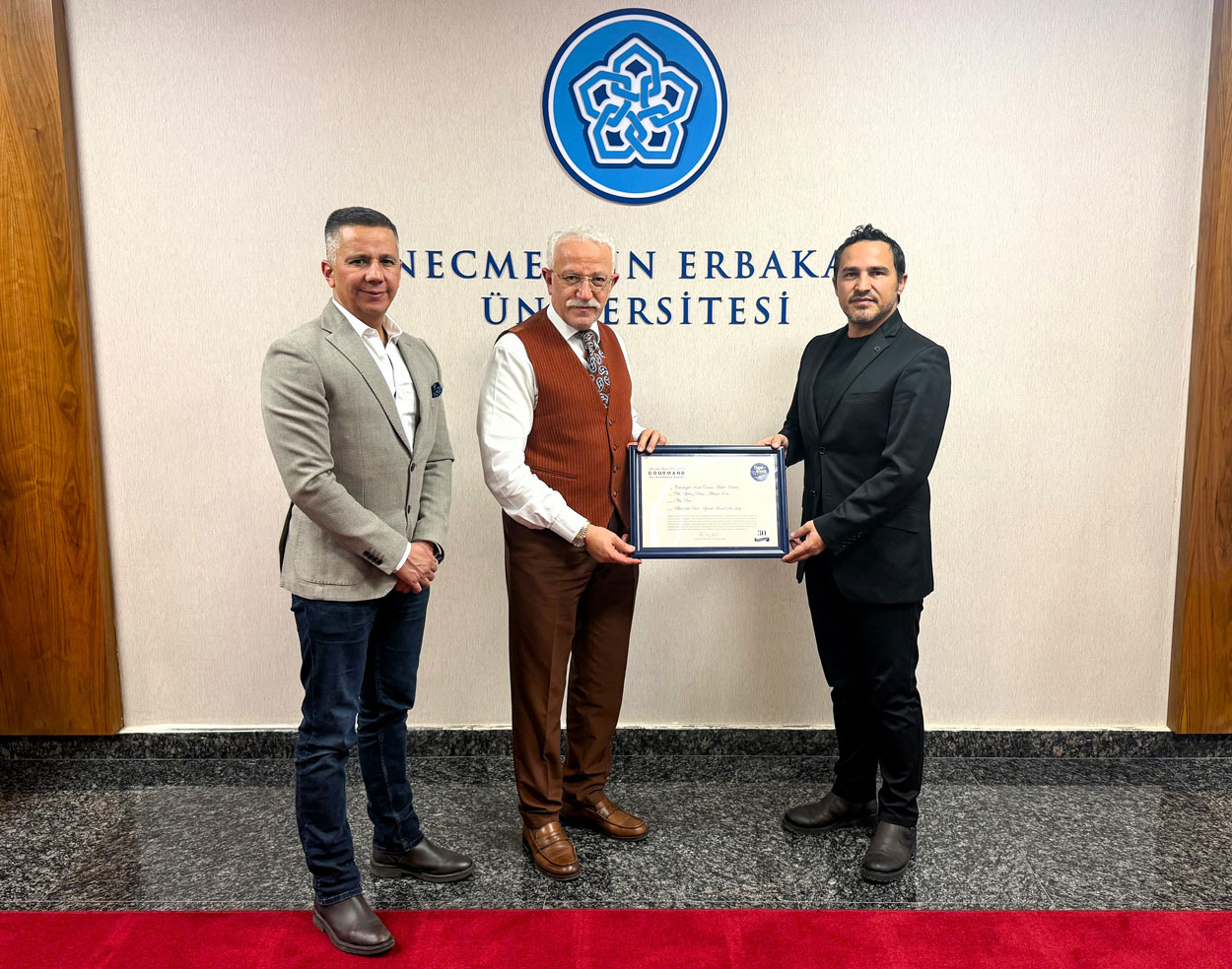 NEÜ ÖĞRETİM ÜYESİ DOÇ. DR. YILMAZ SEÇİM’İN KİTABINA ULUSLARARASI JÜRİ ÖZEL ÖDÜLÜ