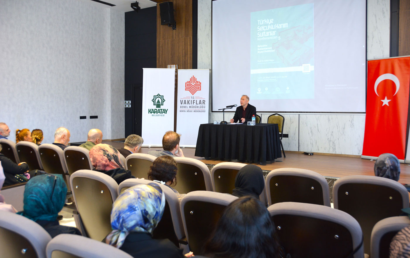 SELÇUKLU HANIM SULTANLAR KONFERANSLARI SÜRÜYOR