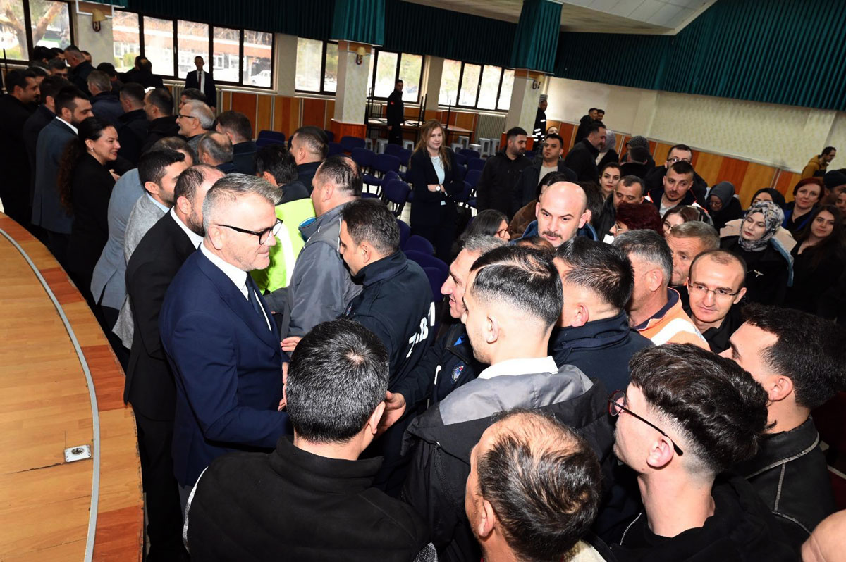 BAŞKAN USTAOĞLU ÇALIŞMA ARKADAŞLARI İLE BAYRAMLAŞTI