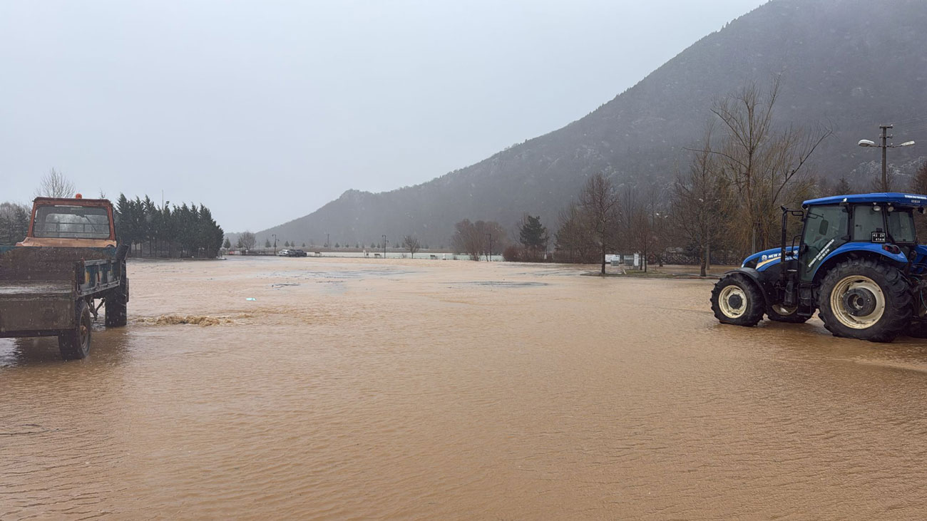 SEYDİŞEHİR BELEDİYE EKİPLERİ YAĞIŞ NEDENİ İLE SAHADA 	