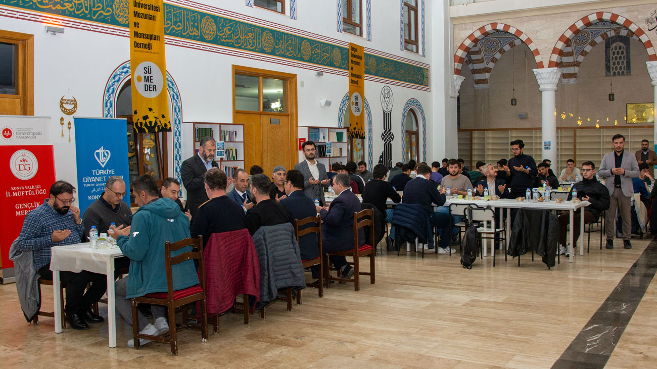 SÜMEDER VE KONYA MÜFTÜLÜĞÜ SELÇUK ÜNİVERSİTESİ ÖĞRENCİLERİNİ HER GÜN İFTARDA BULUŞTURUYOR