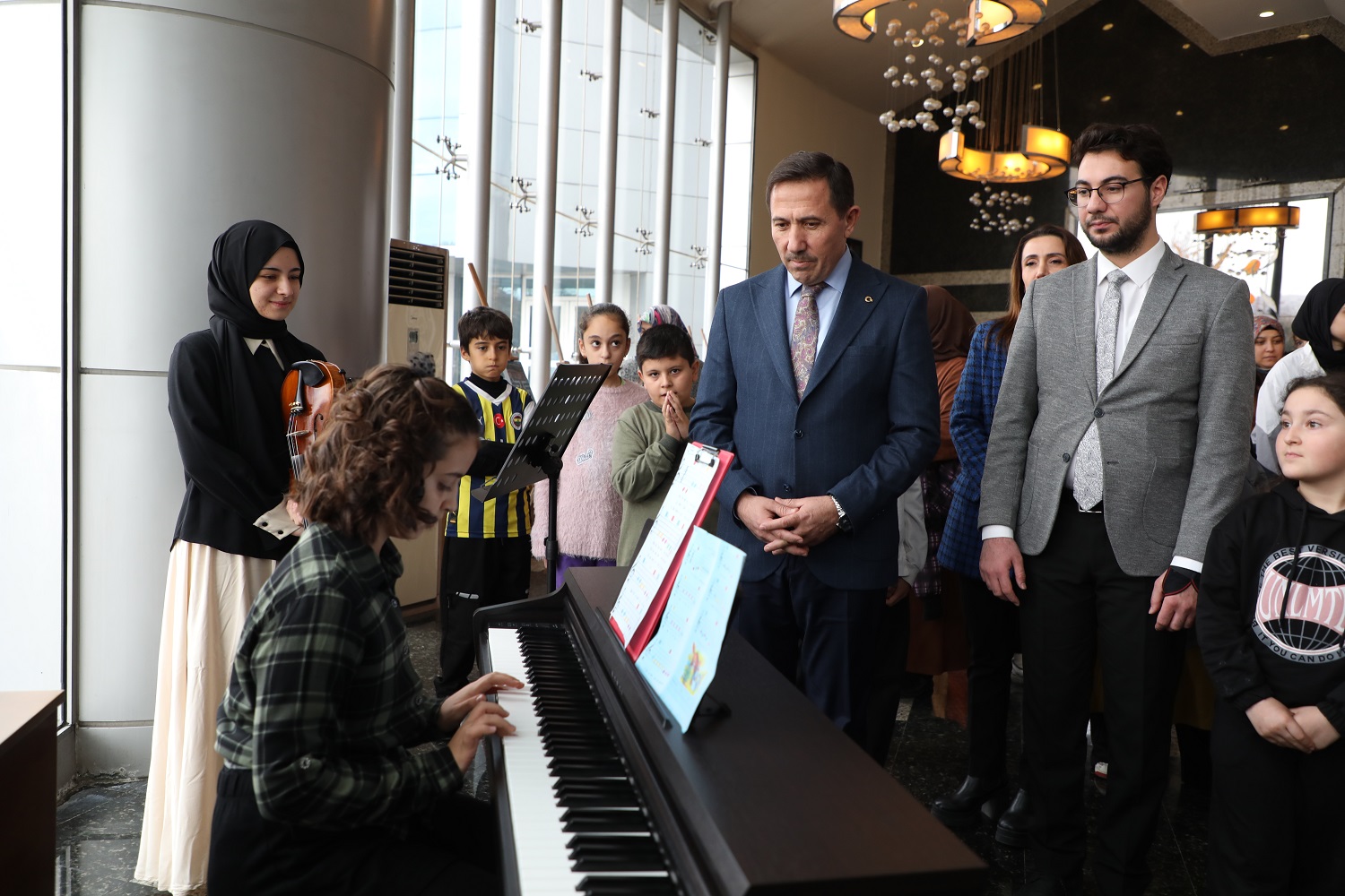 KARATAY’DA GENÇ YETENEKLERİN ESERLERİ SANATSEVERLERLE BULUŞTU