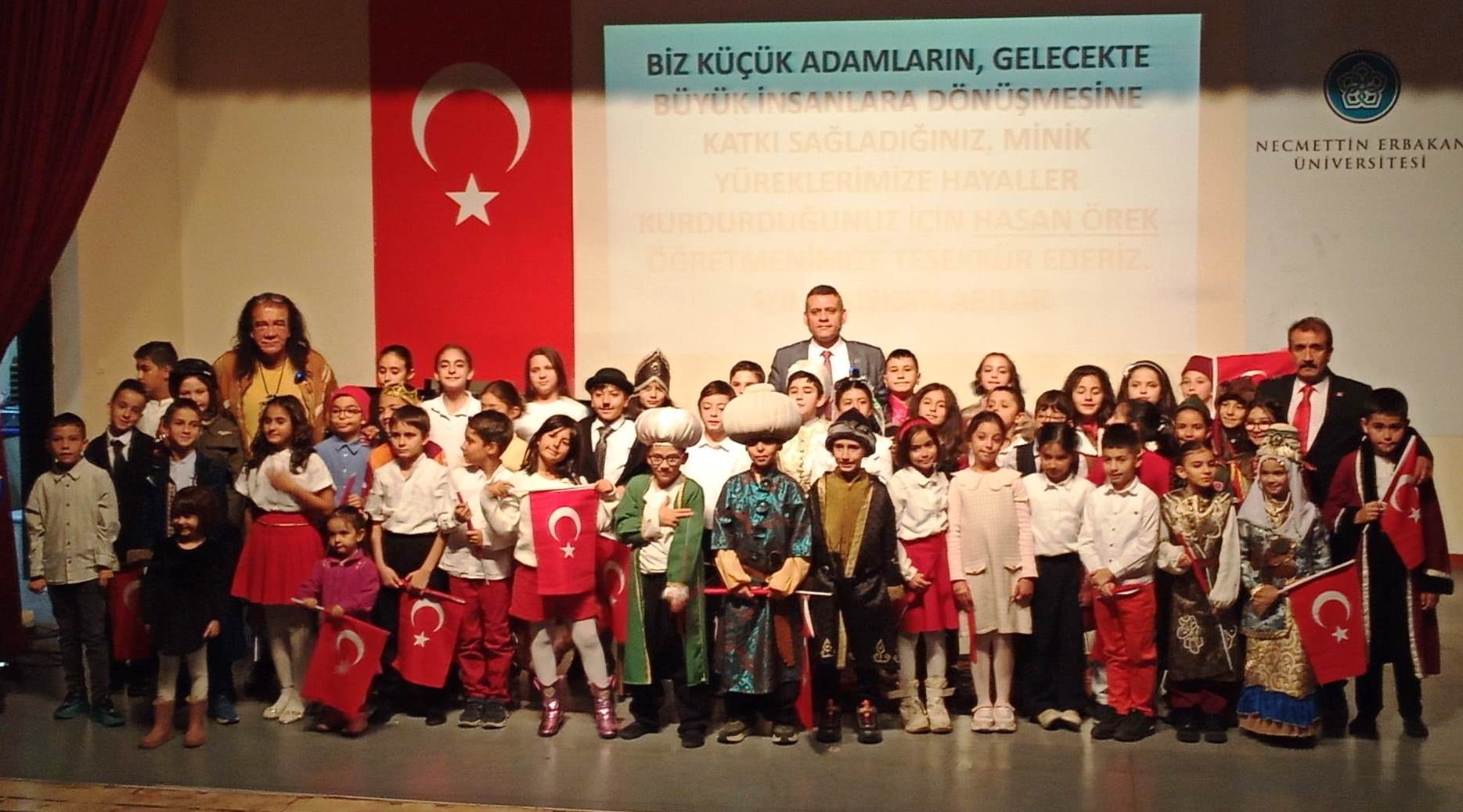  “GELECEĞİN UMUTLARI” TİYATRO GÖSTERİSİ TAM NOT ALDI