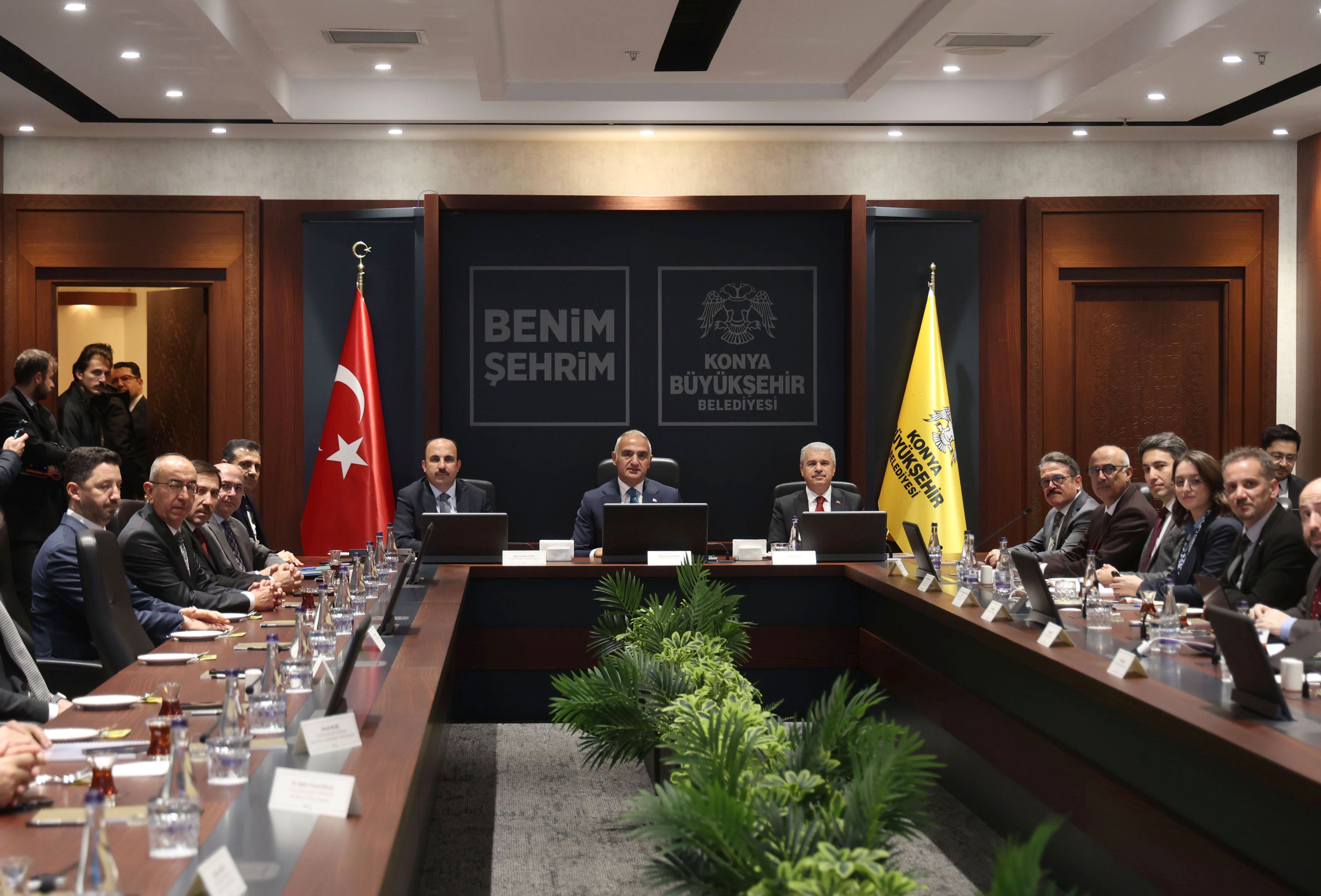 KONYA TURİZMİNİN 5 YILLIK MASTER PLANI BAKAN ERSOY’UN KATILDIĞI TOPLANTIDA ELE ALINDI