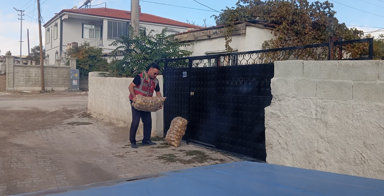 YUNAK’LI MUHTAR’DAN  “GÖNÜLDEN GÖNÜLE”  YARDIM ELİ PROJESİ 