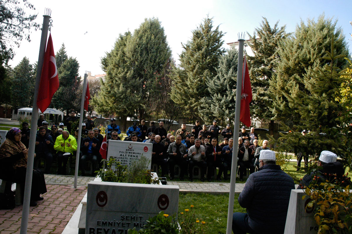 TÜM ŞEHİT POLİSLER İÇİN HATİM DUASI YAPILDI