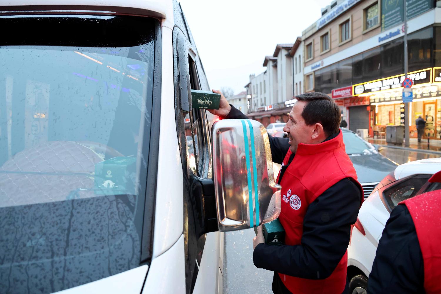 “İFTARA 5 KALA” İLE PAYLAŞMA SEFERBERLİĞİ