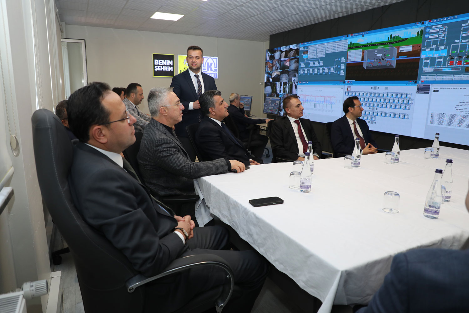 BAKAN YARDIMCISI GİZLİGİDER’DEN KOSKİ’NİN SCADA MERKEZİNE TAM NOT