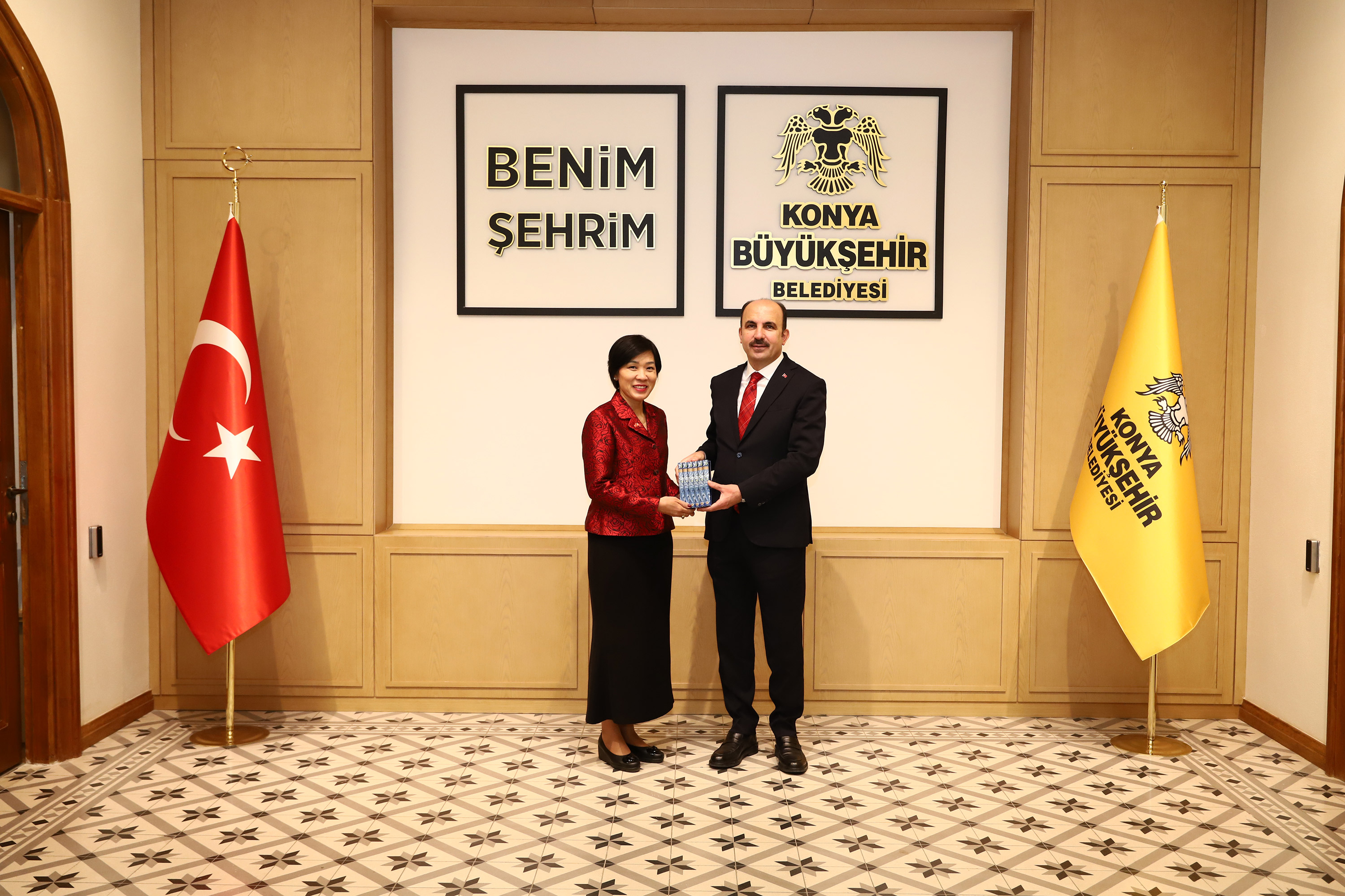 VİETNAM’IN ANKARA BÜYÜKELÇİSİ DANG BAŞKAN ALTAY’I ZİYARET ETTİ