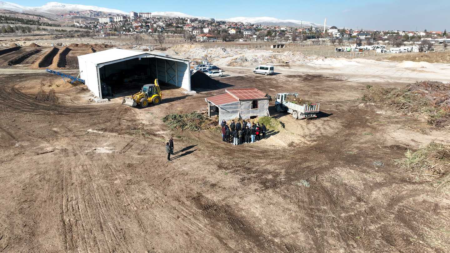 ÖĞRENCİLER SELÇUKLU BELEDİYESİ KOMPOST ÜRETİM TESİSİ’Nİ ZİYARET ETTİ