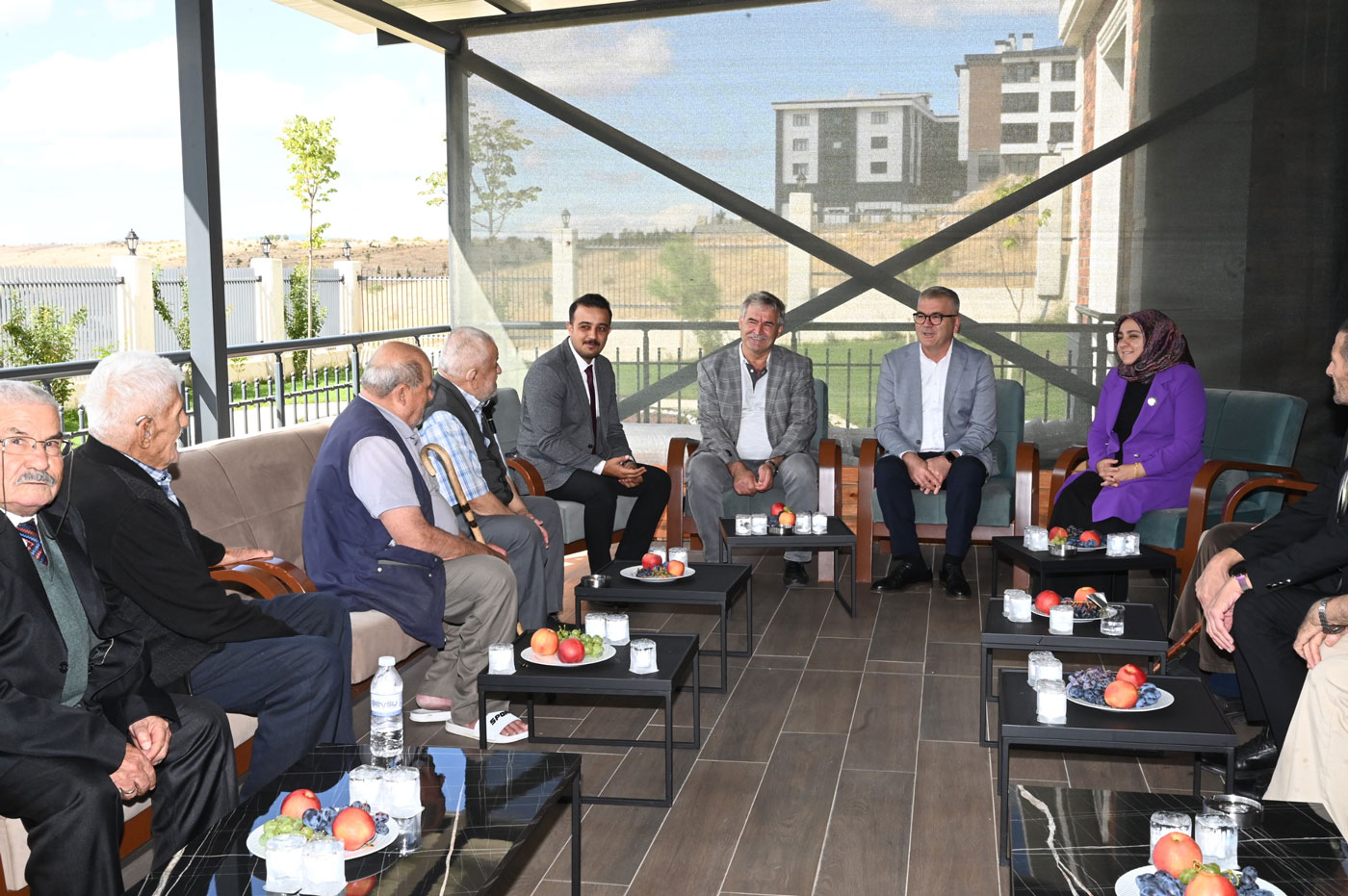BELEDİYE BAŞKANI HASAN USTAOĞLU’NDAN HUZUREVİNE ZİYARET