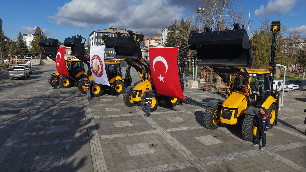 SEYDİŞEHİR BELEDİYESİ ENVANTERİNE 4 ADET İŞ MAKİNASI KAZANDIRILDI 