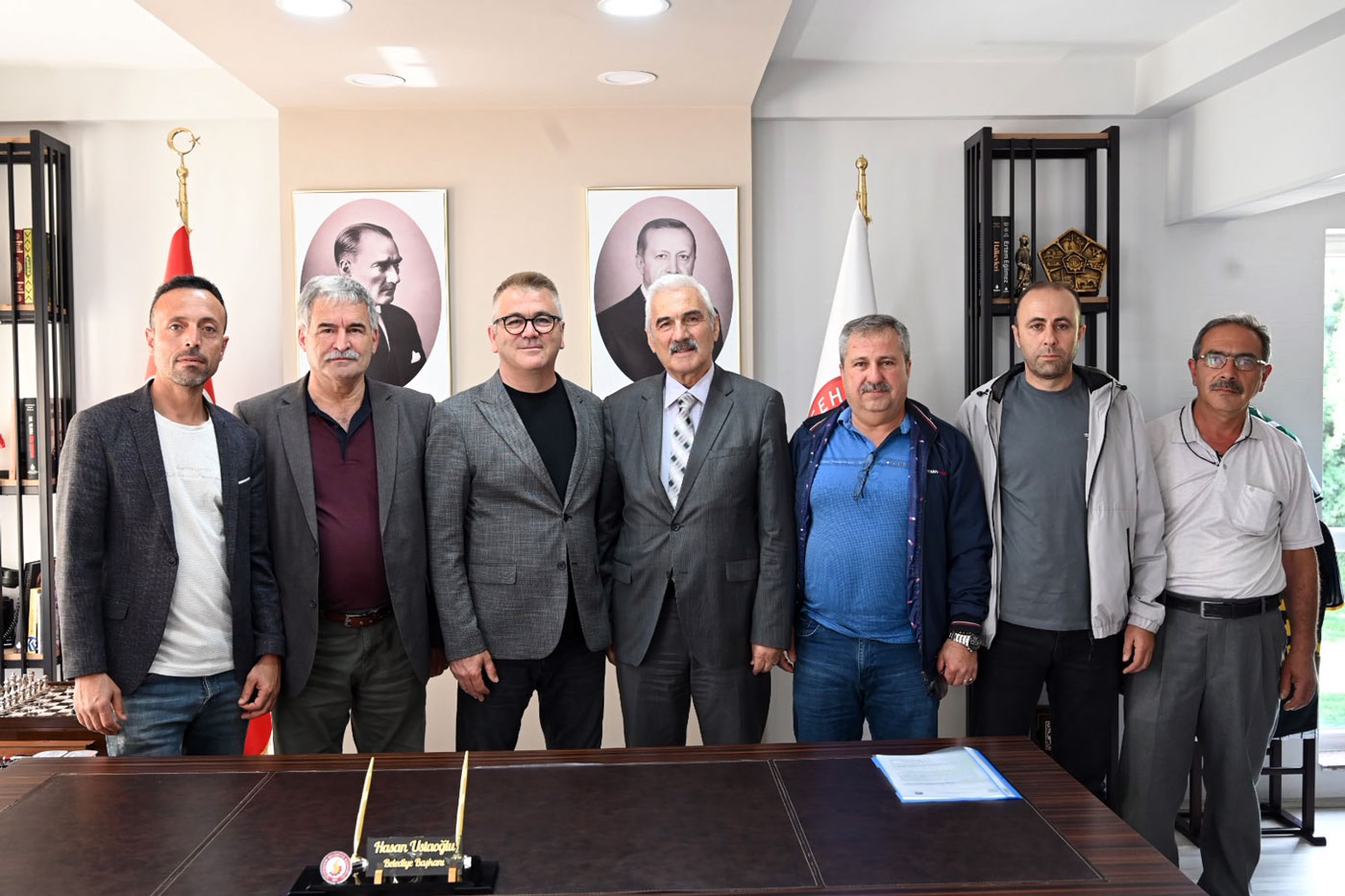 BAŞKAN USTAOĞLU SİYASİ PARTİ İLÇE BAŞKANLARI İLE BULUŞTU 