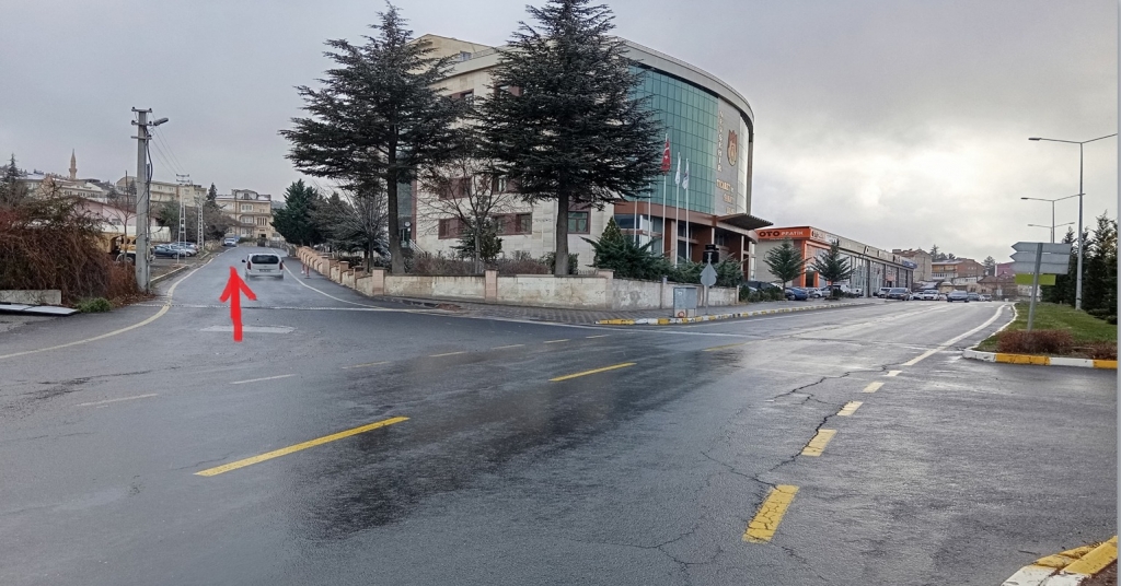 İL TRAFİK KOMİSYONU KARARIYLA YOL “TEK YÖN” YAPILDI